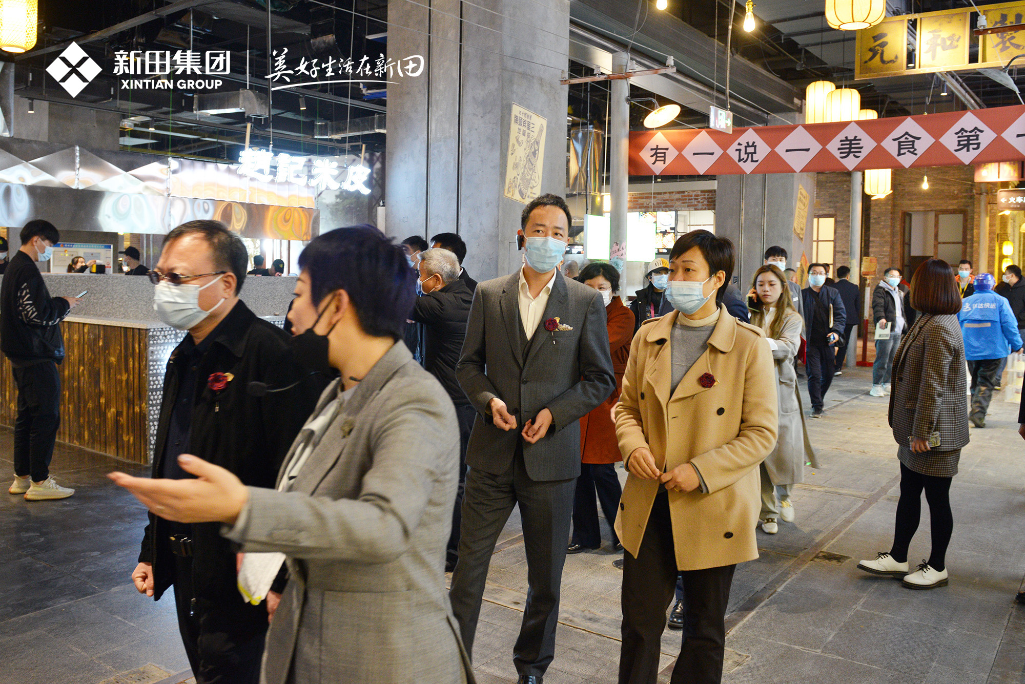 郑州花园路与东风路路口空中指示牌和地面标线不统一 过往司机有点蒙_中国财经时报网